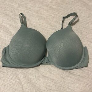 Victoria’s Secret T-shirt push up  full coverage bra